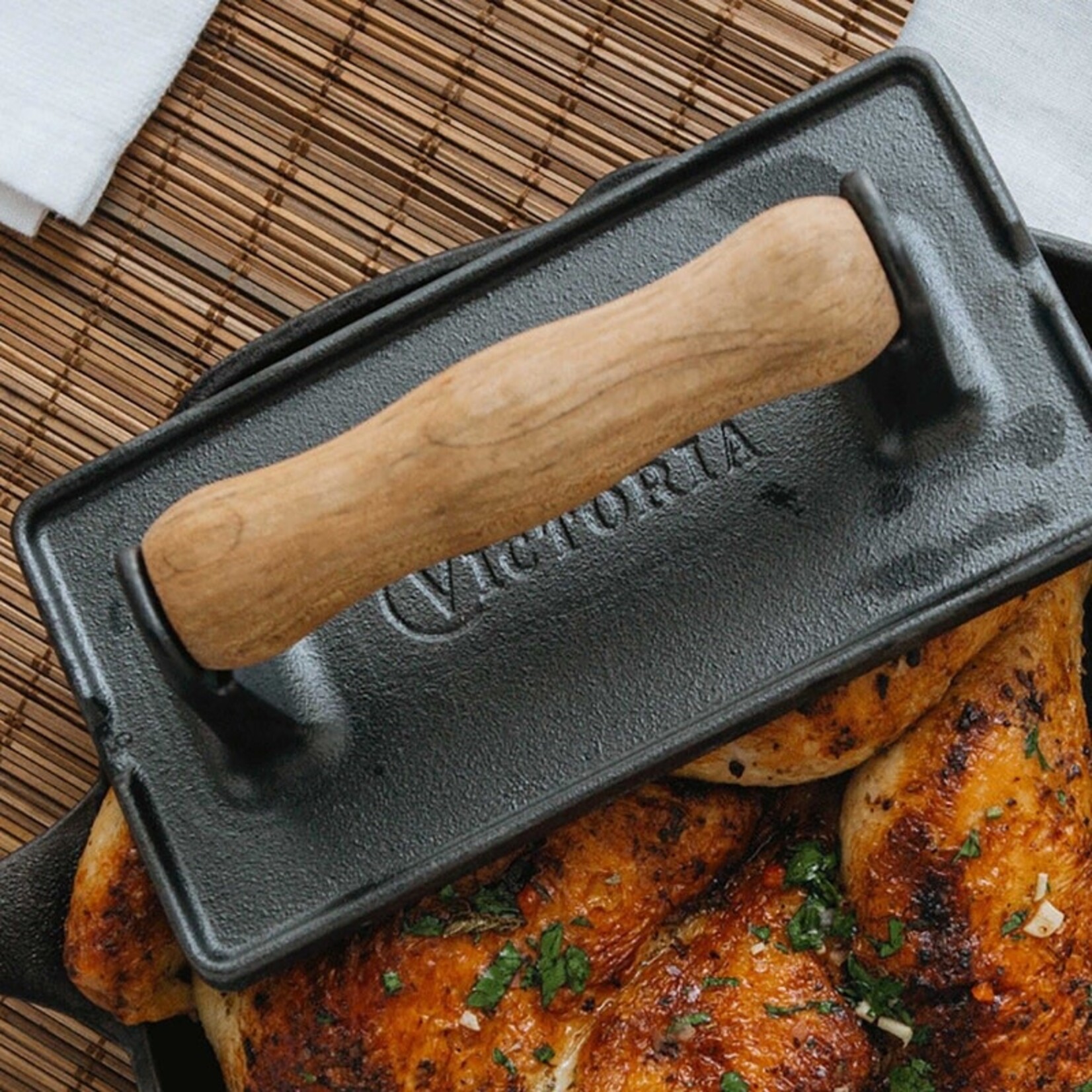 VICTORIA Cast Iron Meat & Bacon Press