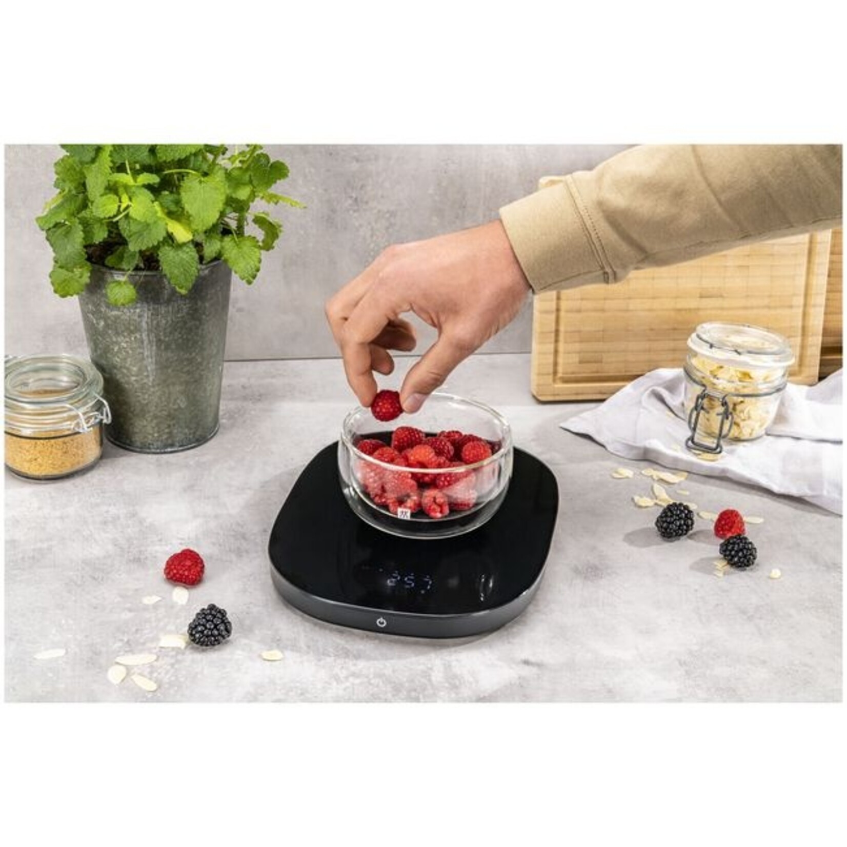 ZWILLING J.A. HENCKELS Wireless Charging Kitchen Scale