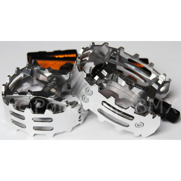 Wellgo ***BLEMISH*** Wellgo XC-II style bear trap alloy BMX bicycle pedal 9/16" SILVER ***BLEMISH***