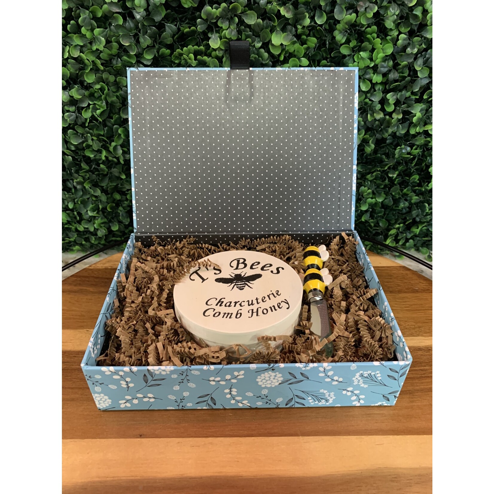 T's Bees Honey Comb - Charcuterie Round Gift Box