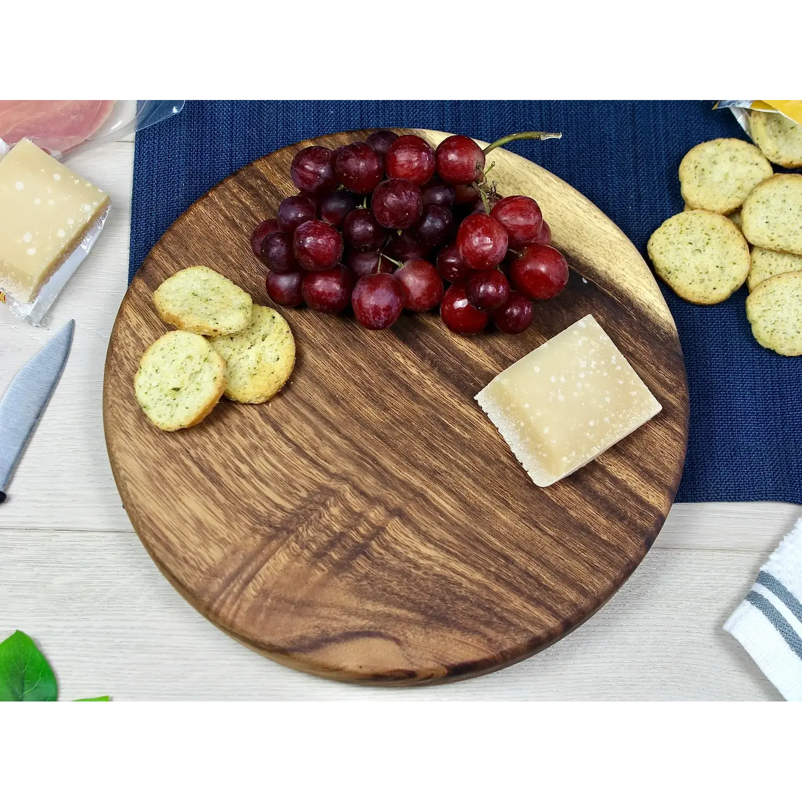 Tuckahoe Hardwoods Round Charcuterie Board - Live Edge - Serving Board