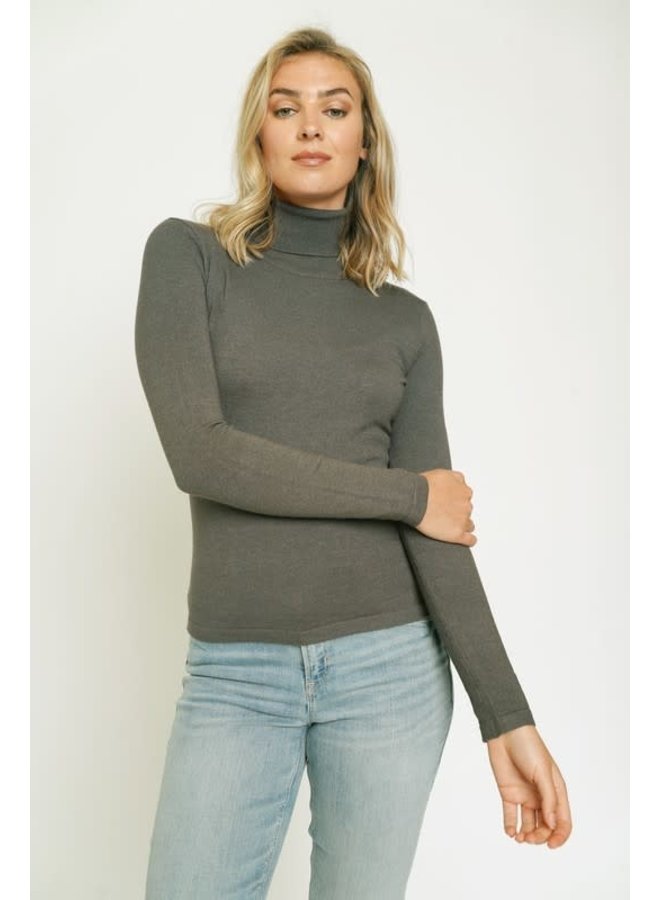 Fitted Turtleneck Sweater - Eclections 