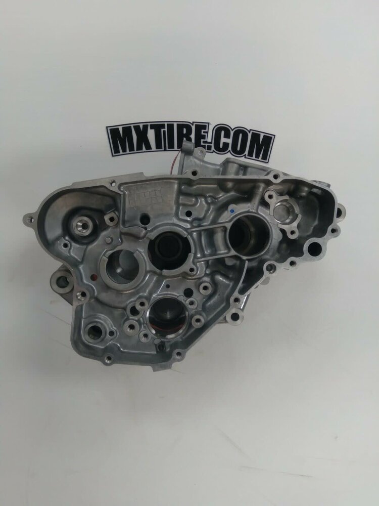 SUZUKI 11300-03820 CRANKCASE SET SUZUKI RM85