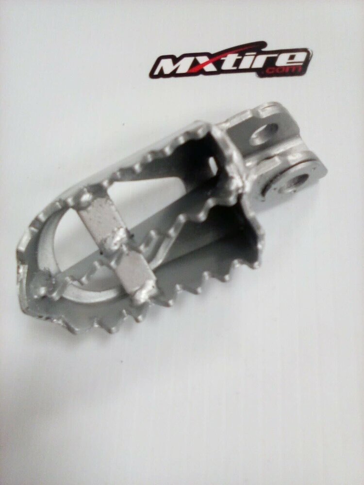 SUZUKI KK340-28153 FOOT PEG, R SILVER SUZUKI RM65