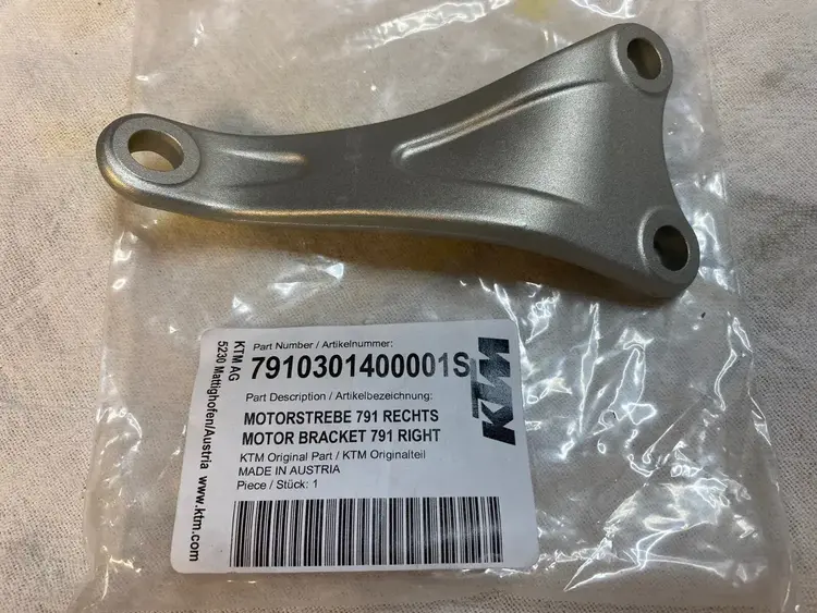 KTM / GASGAS / HUSQVARNA 7910301400001S ENGINE BRACE, RIGHT KTM HUSQVARNA 250 SX-F '19-'22 GASGAS -'23