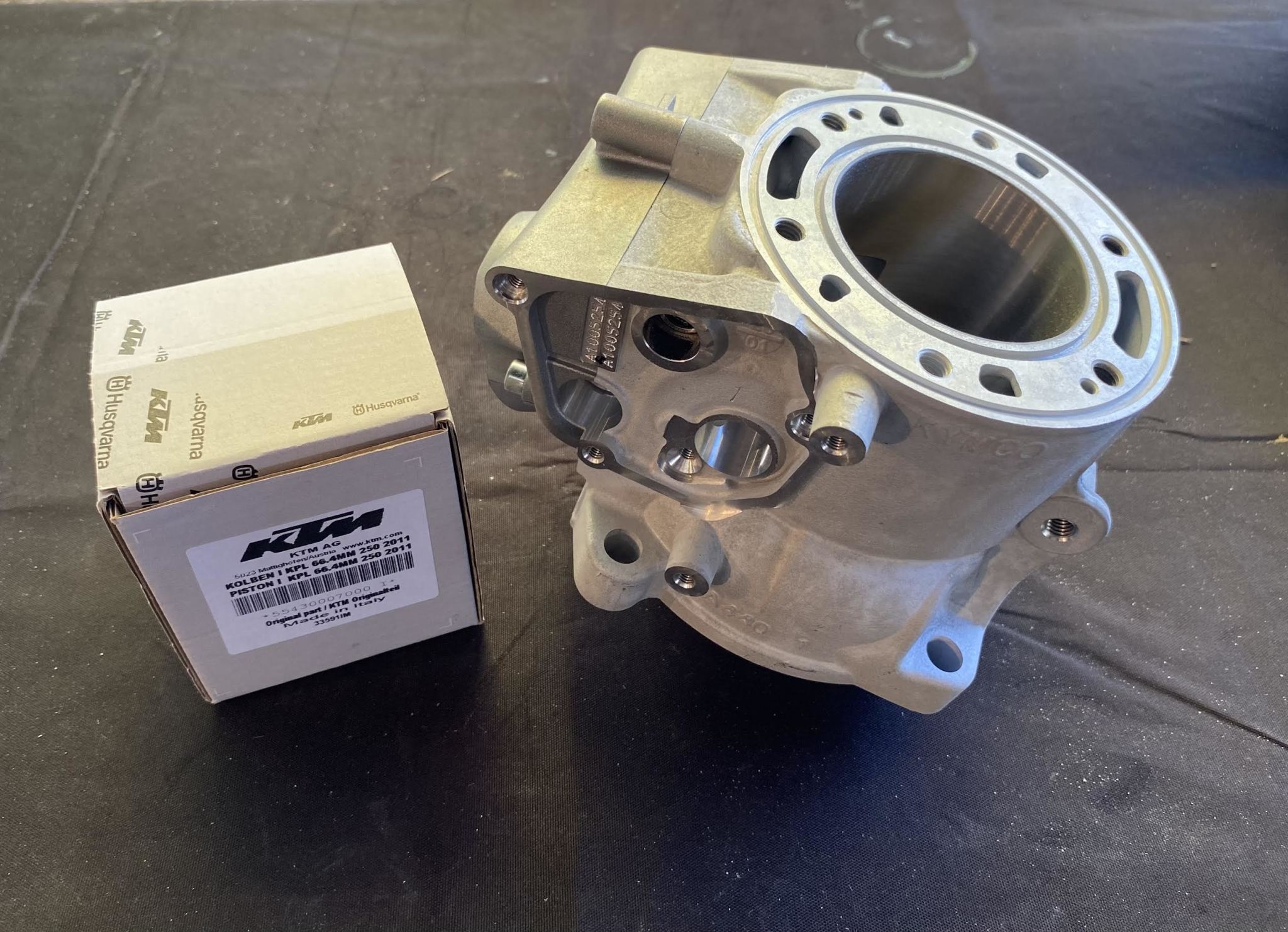 A44030238000 Cylinder + Piston MX 250 2023