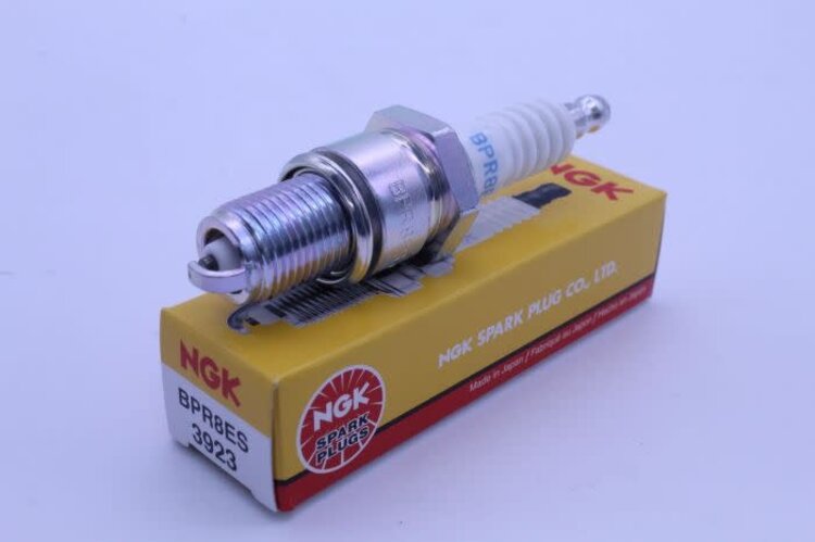 NGK NGK 3923 BPR8ES NICKEL SPARK PLUG