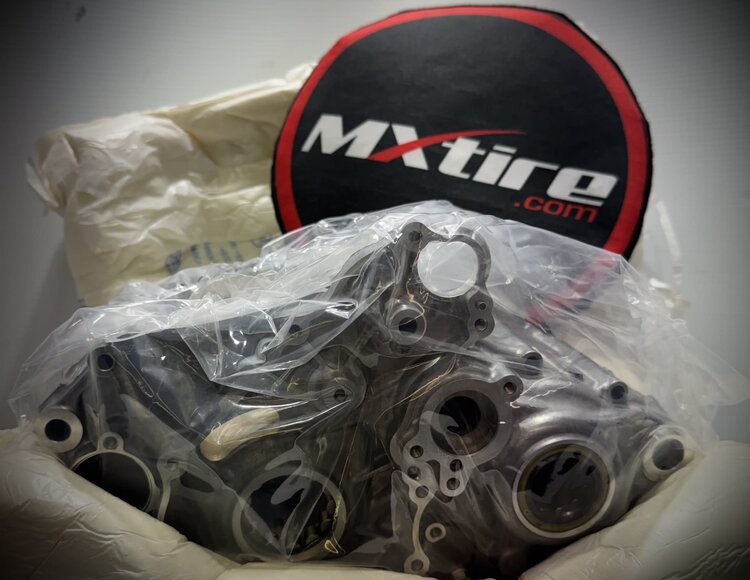 KTM / GASGAS / HUSQVARNA 79330000144, 79330000044 ENGINE CASE CPL. KTM 250 350 '19-'22