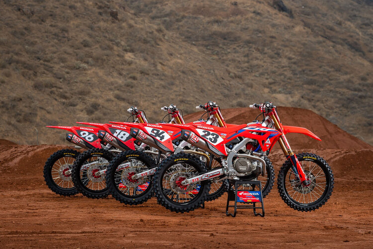 YOSHIMURA 225851S720 YOSHIMURA RS-12 SLIP-ON HONDA CRF450R/RX