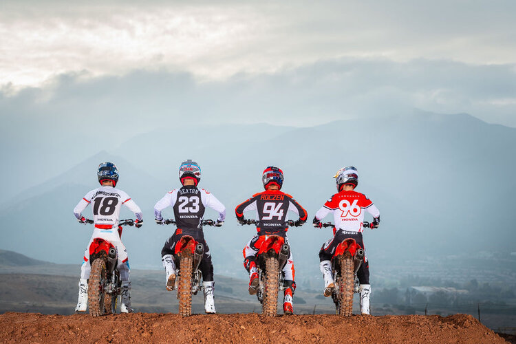 YOSHIMURA 225851S720 YOSHIMURA RS-12 SLIP-ON HONDA CRF450R/RX