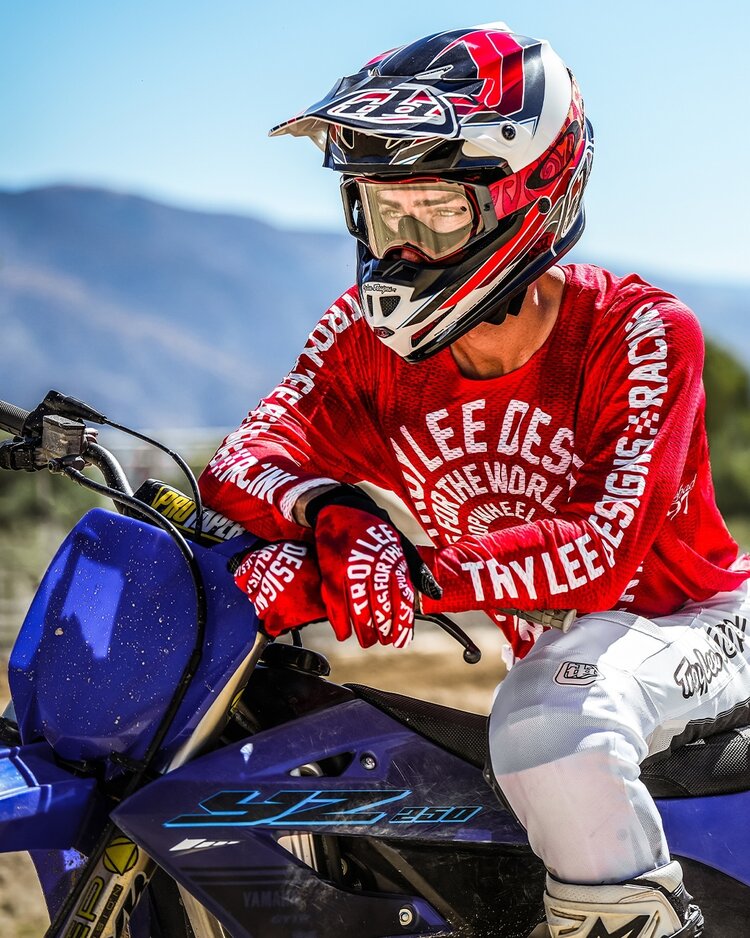 TROY LEE DESIGNS SE4 POLYACRYLITE HELMET SKOOLY BLACK/YELLOW