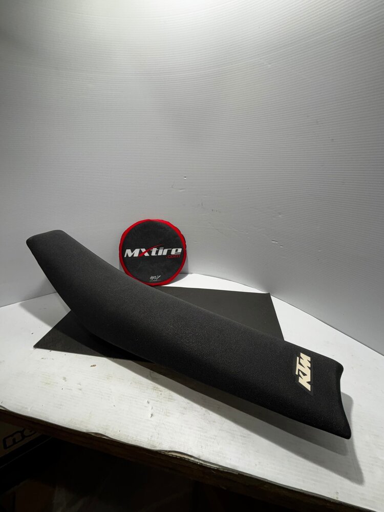 KTM / GASGAS / HUSQVARNA 79007040400 SEAT BLACK WITH LOGO KTM 125-450 '17-'18