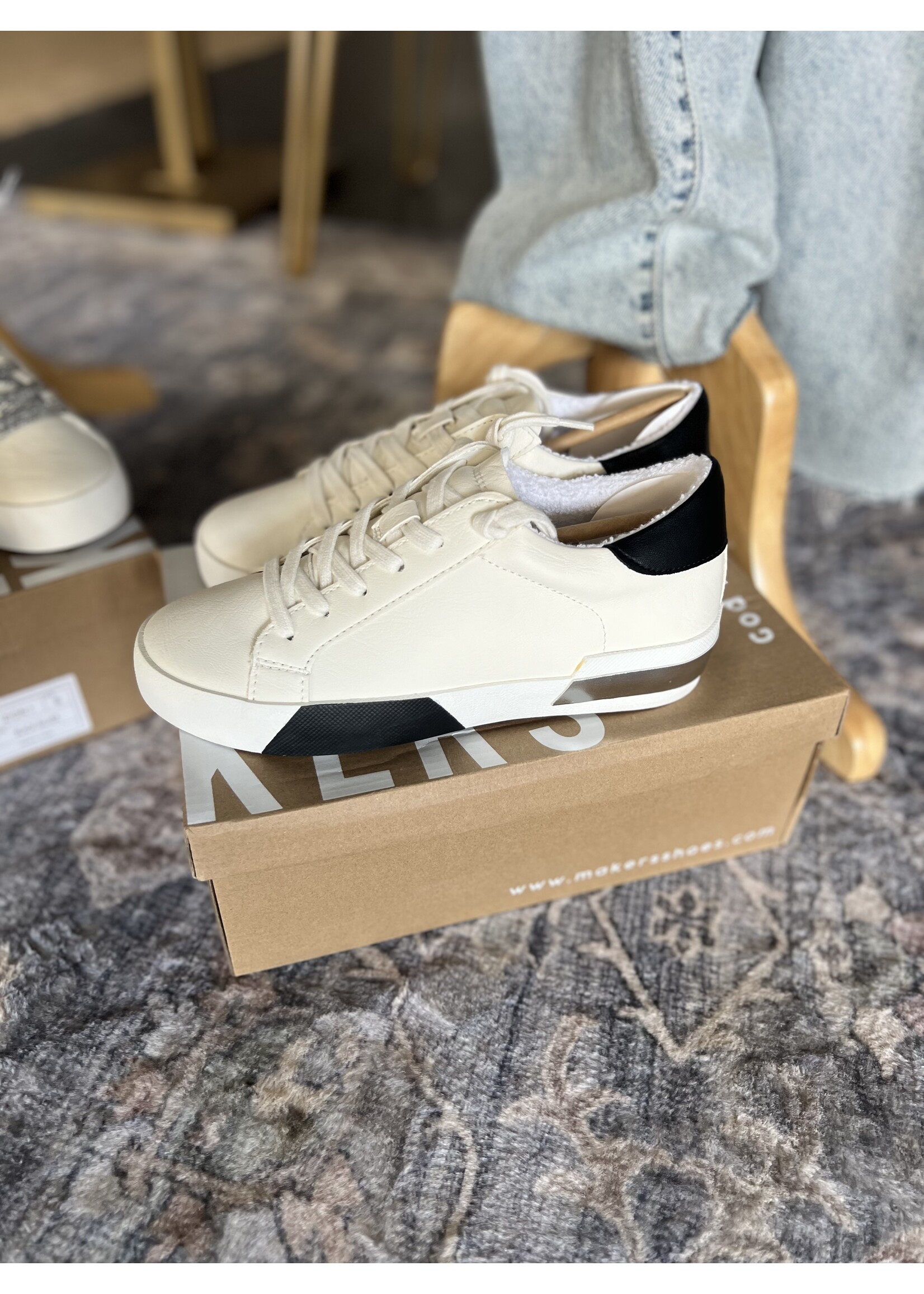 ZION Sneakers