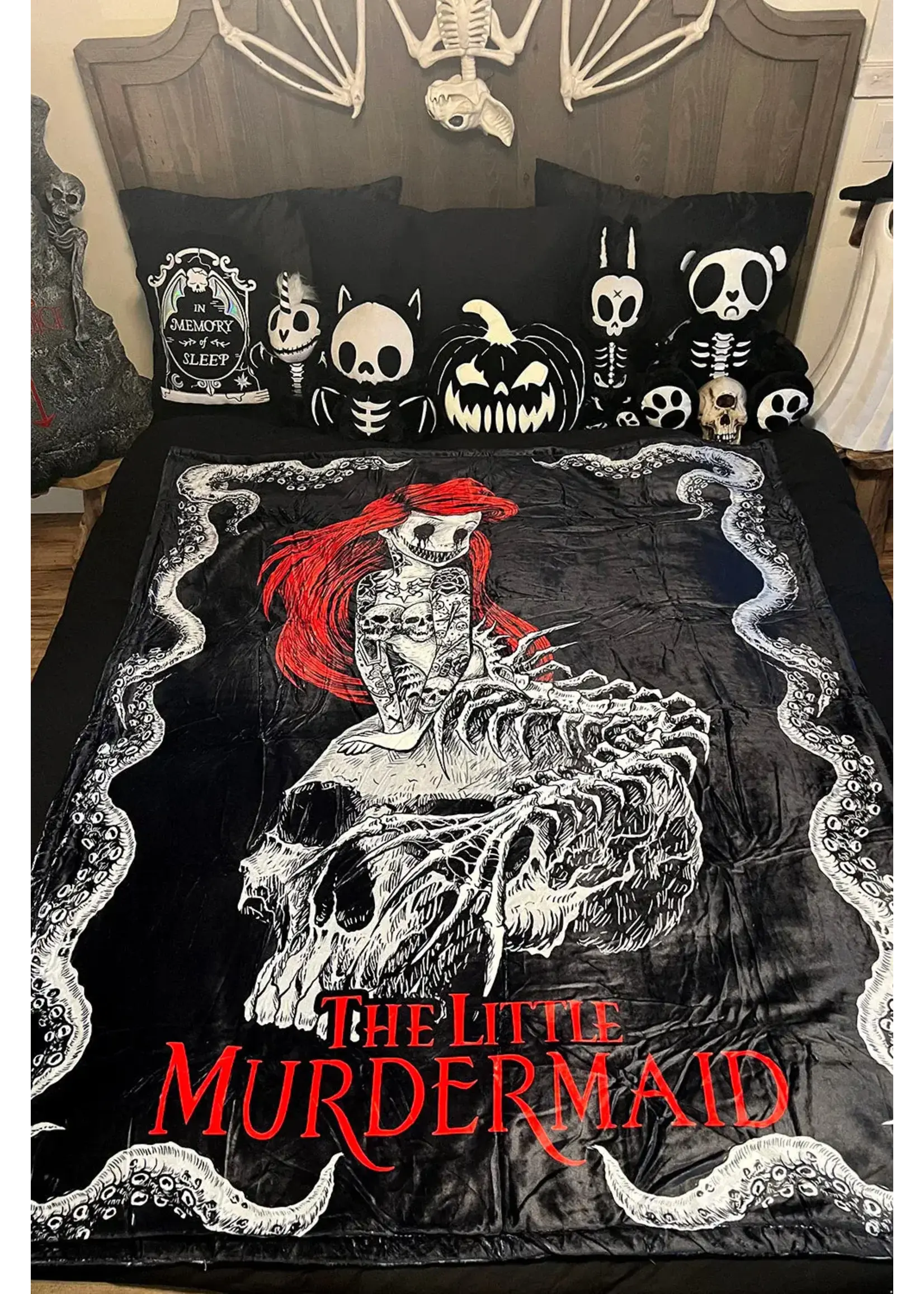 vampirefreaks Throw Blanket