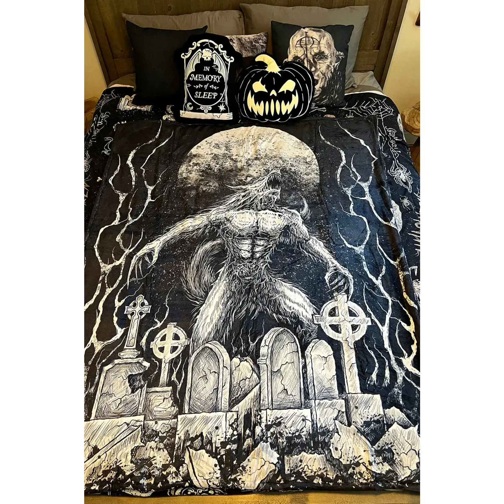 vampirefreaks Throw Blanket