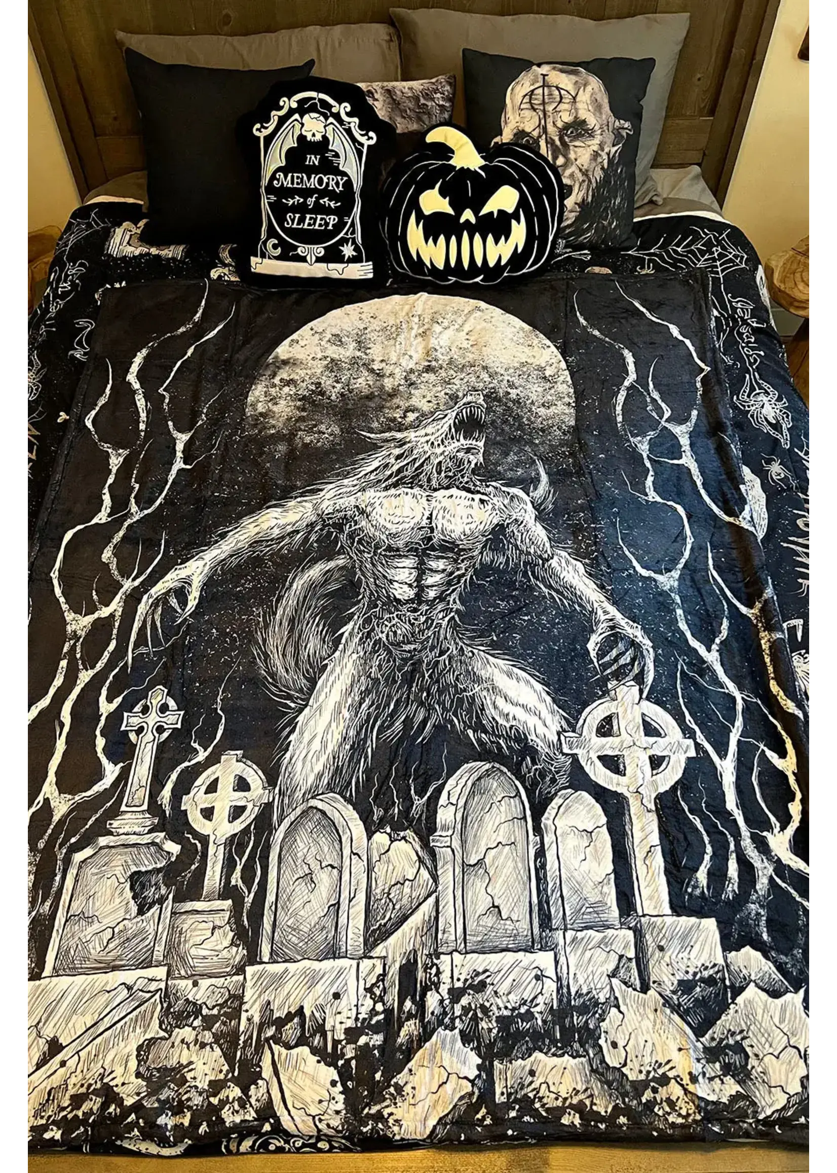 vampirefreaks Throw Blanket