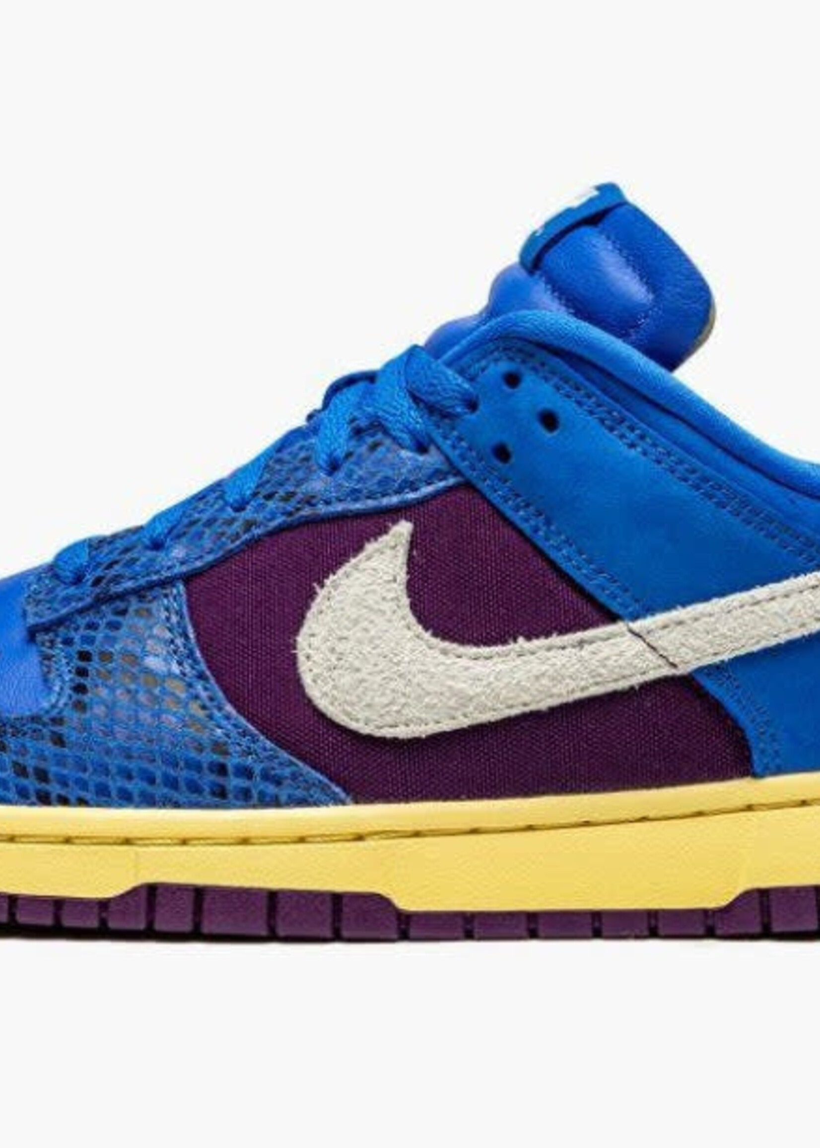 Nike Dunk Low Undefeated "5 On It"