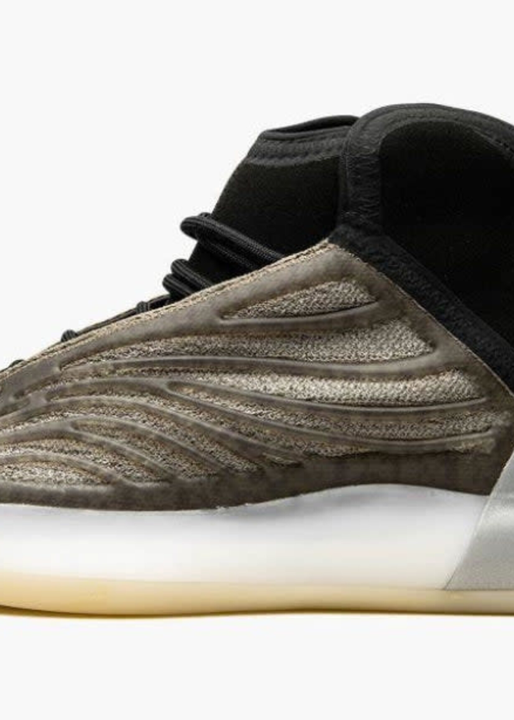 Yeezy QNTM “Barium“