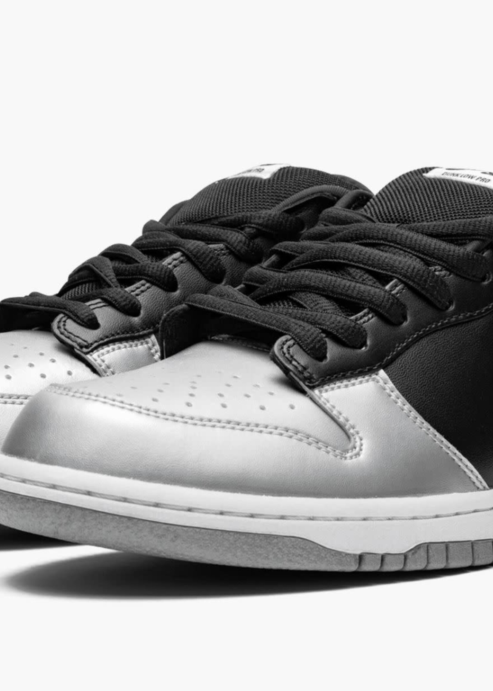Nike SB Dunk Low x Supreme "Jewel Swoosh Silver"