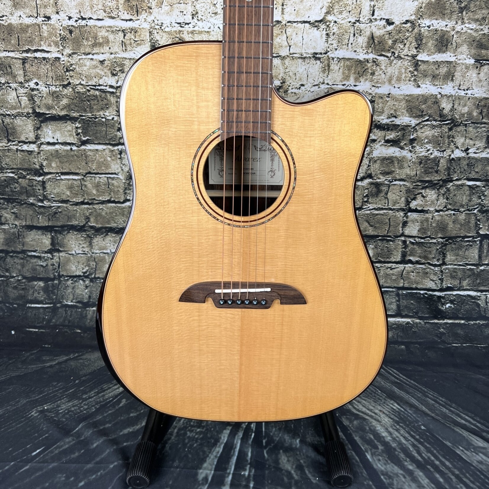 Alvarez ADE90CEAR Artist Elite Dreadnought Acoustic-Electric w/ Bevel Edge Armrest Cutaway EQ & Tuner