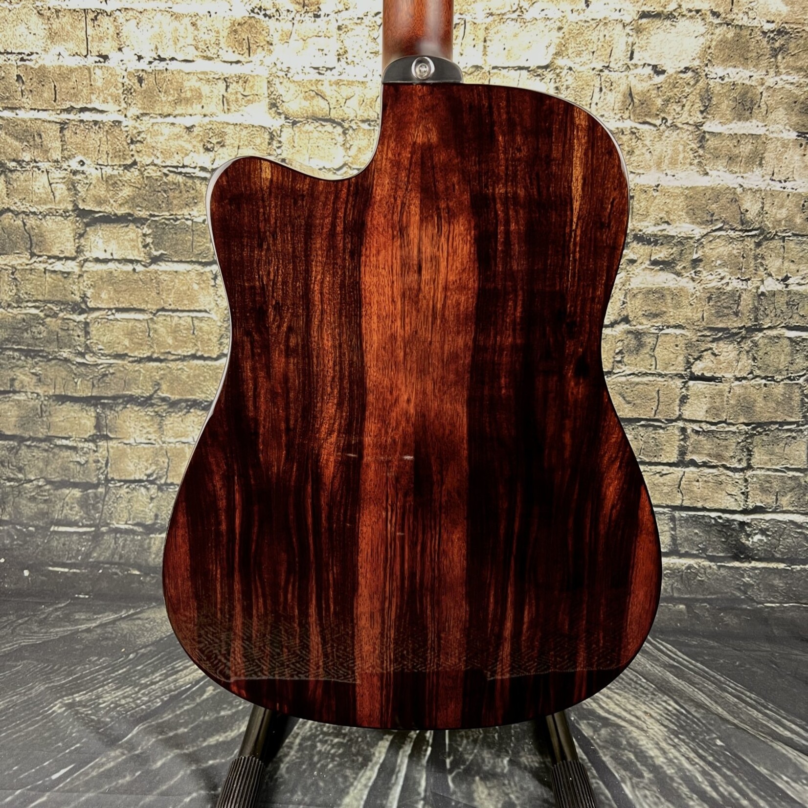 Alvarez ADE90CEAR Artist Elite Dreadnought Acoustic-Electric w/ Bevel Edge Armrest Cutaway EQ & Tuner