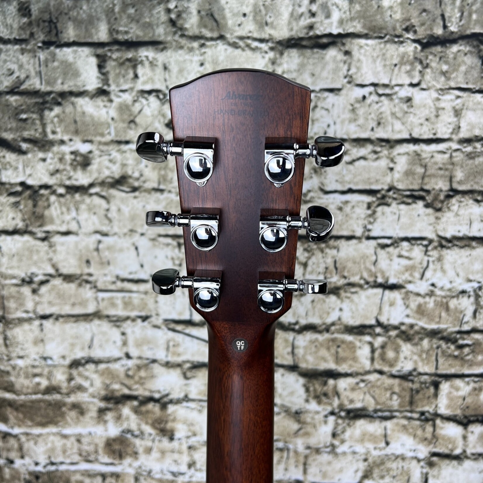 Alvarez ADE90CEAR Artist Elite Dreadnought Acoustic-Electric w/ Bevel Edge Armrest Cutaway EQ & Tuner