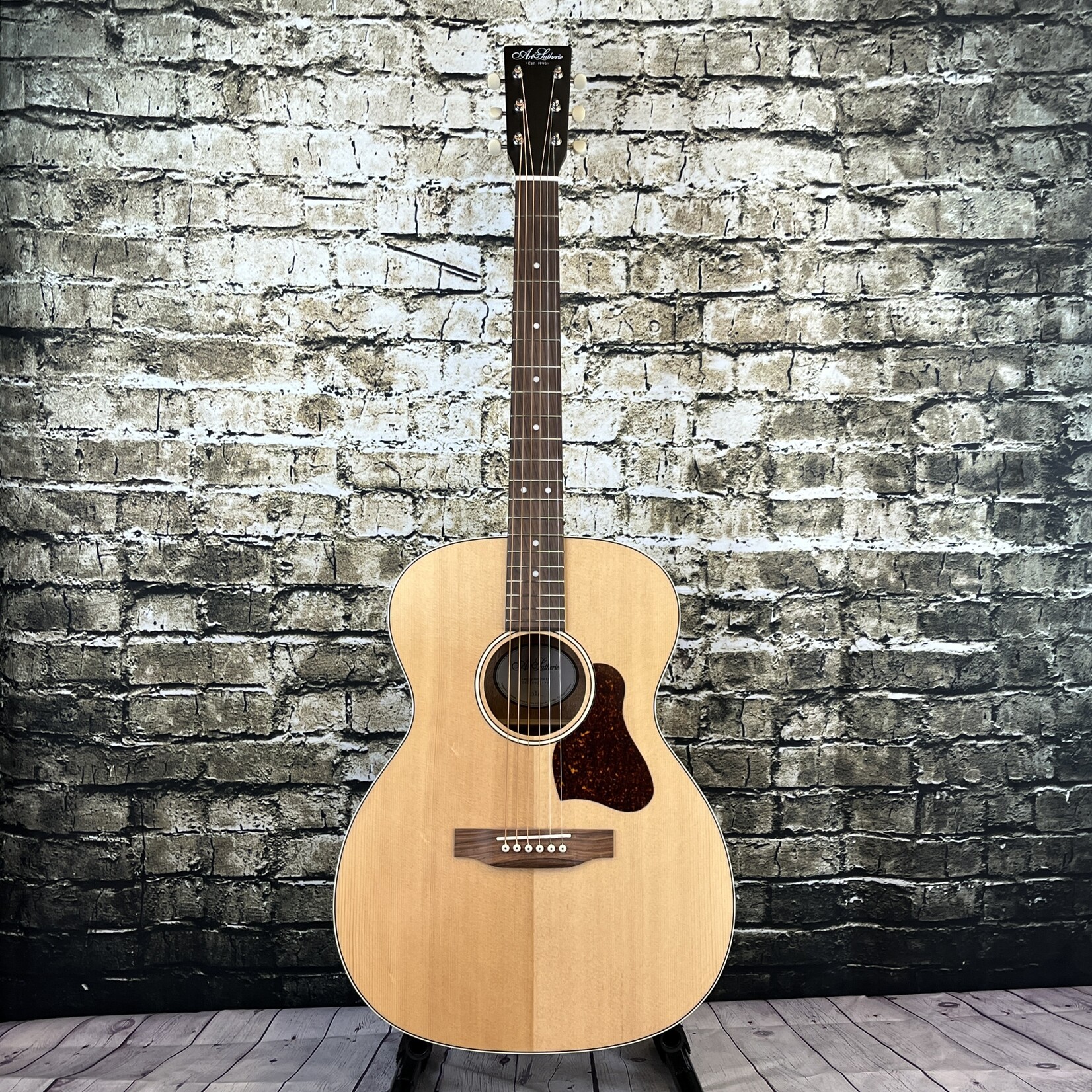 Art & Lutherie Legacy Natural EQ Concert Hall Acoustic-Electric Guitar