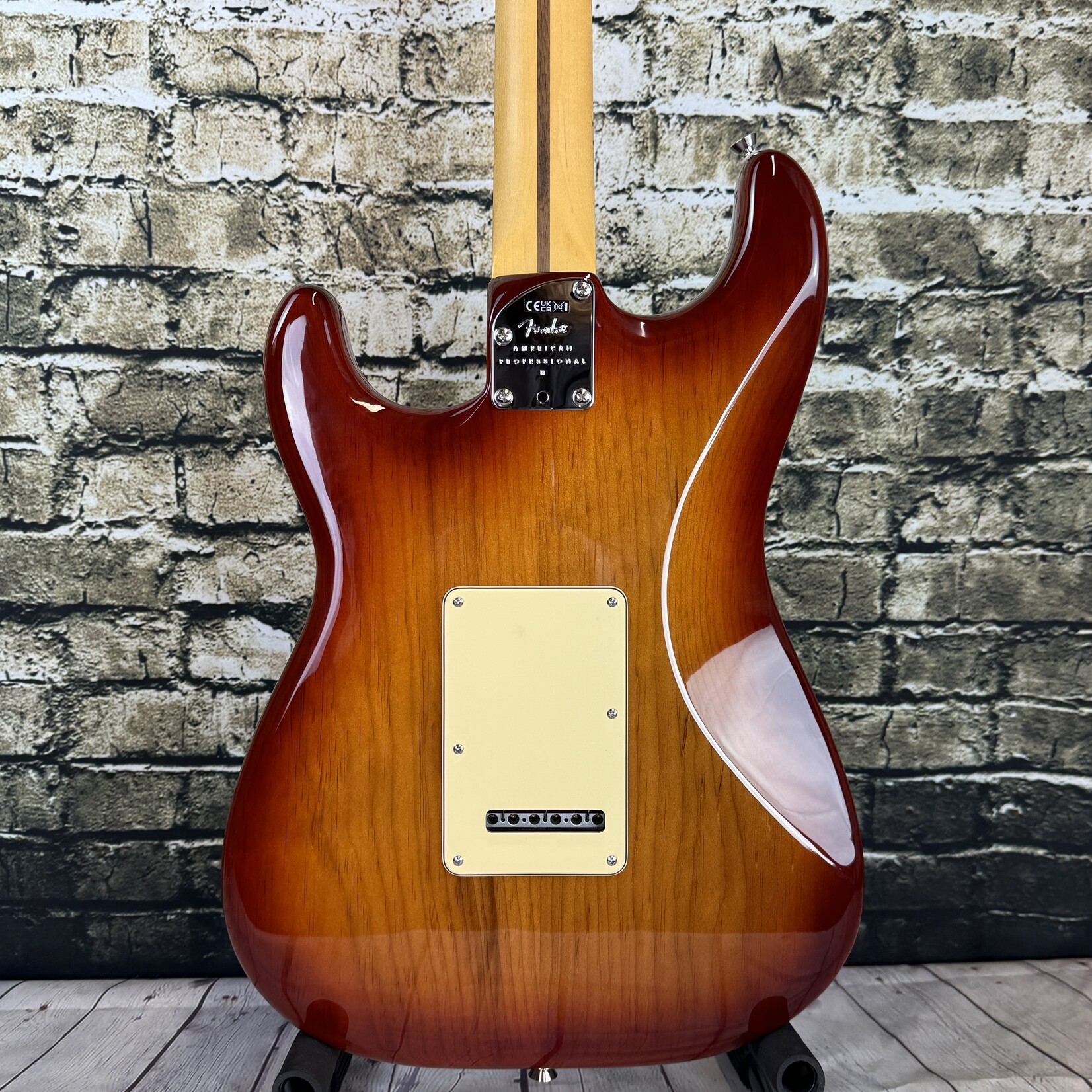 Fender American Professional II Stratocaster, Maple Fingerboard W/Case - Sienna Sunburst