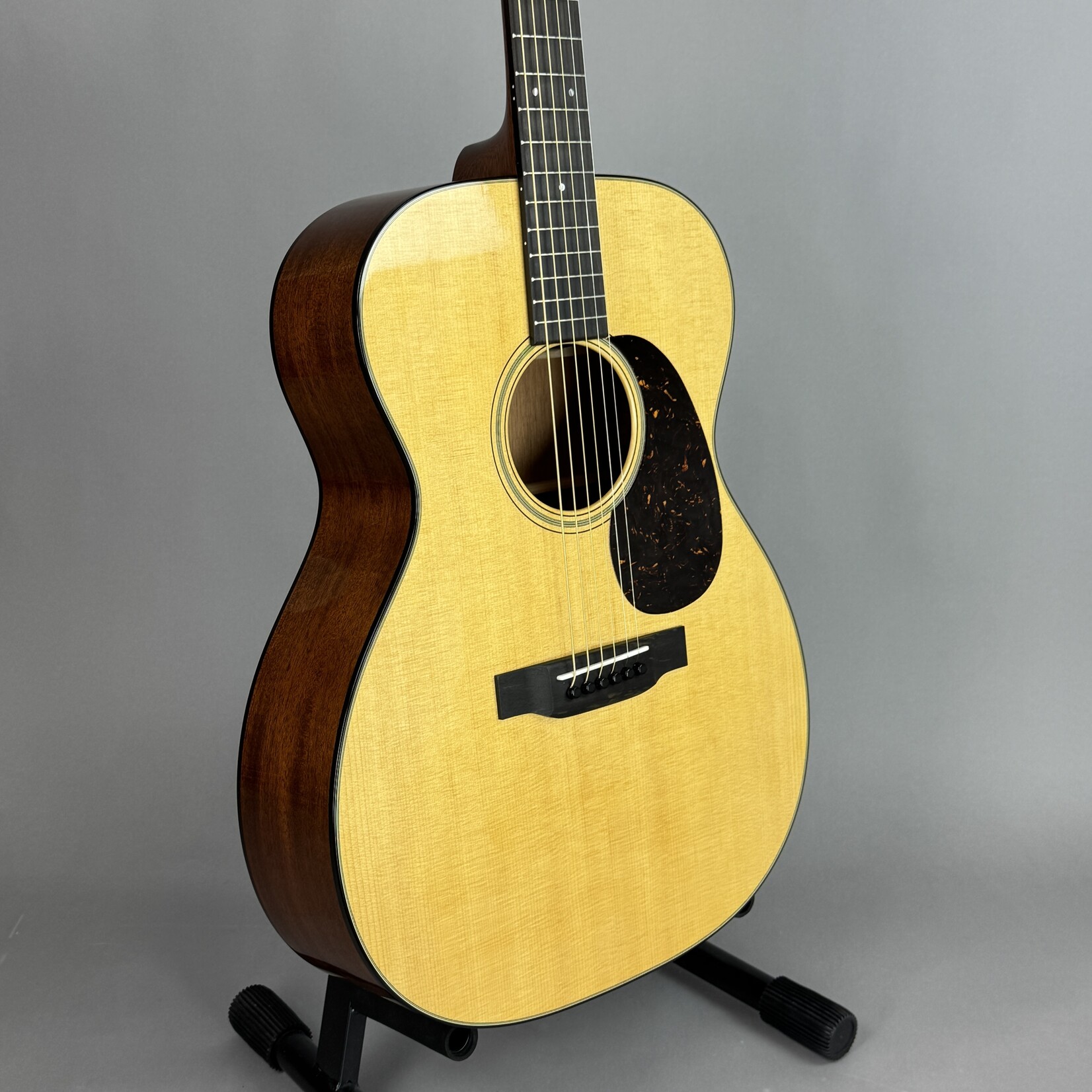 Martin 000-18 Acoustic Guitar W/Hardshell Case - Natural