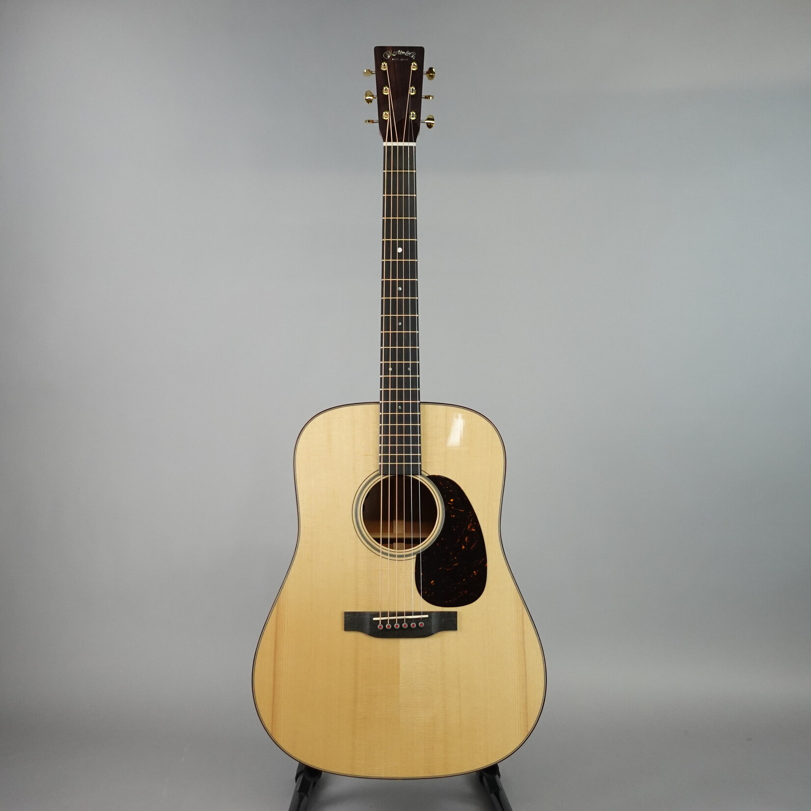 Martin D-18E Modern Deluxe Acoustic-Electric Guitar W/Hardshell Case - Natural