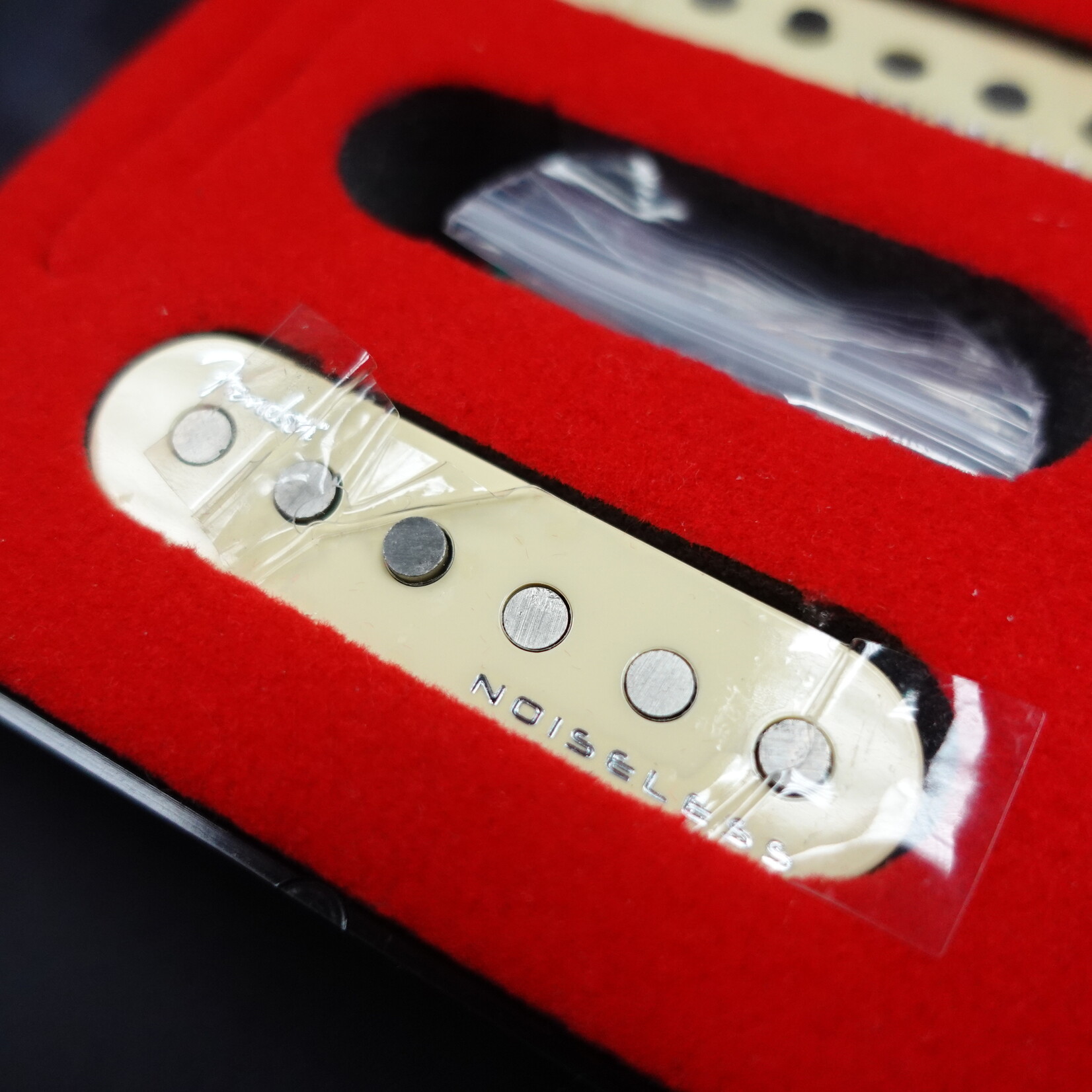 Fender Ultra Noiseless™ Vintage Stratocaster® Pickup Set (Neck & Bridge Only)