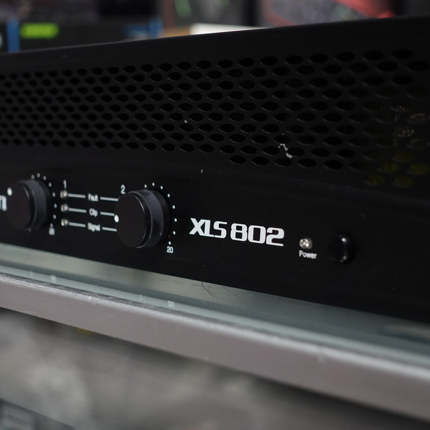 Crown XLS 802 2-Channel Power Amplifier - (Used)