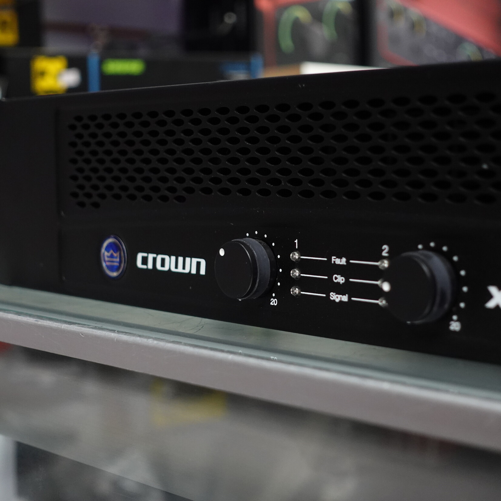 Crown XLS 802 2-Channel Power Amplifier - (Used)