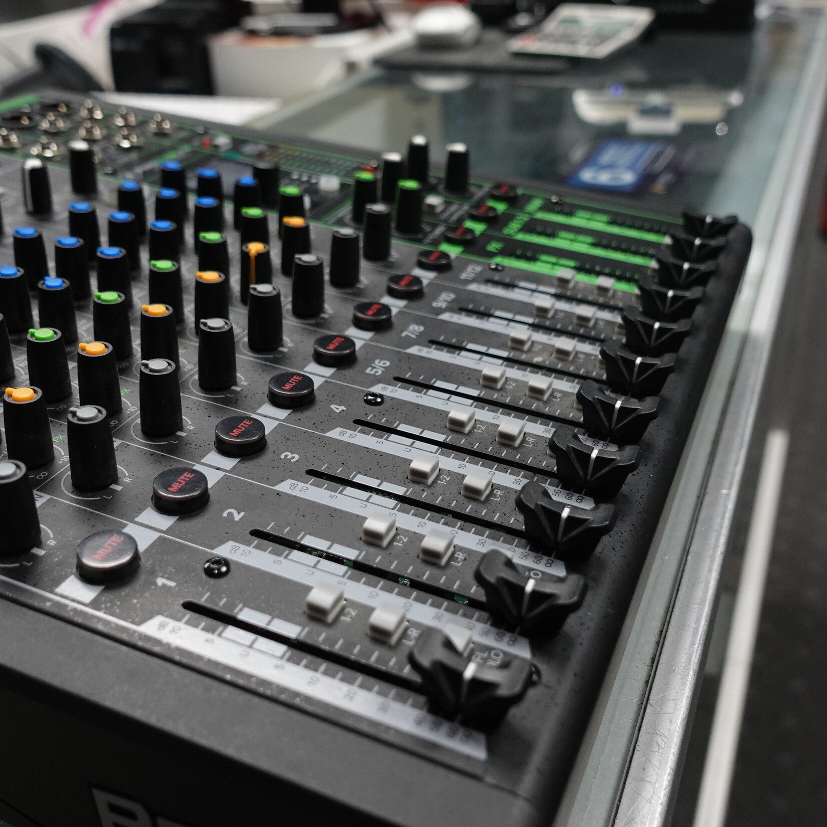 Mackie ProFX12v3+ 12-channel Mixer - (DEMO)