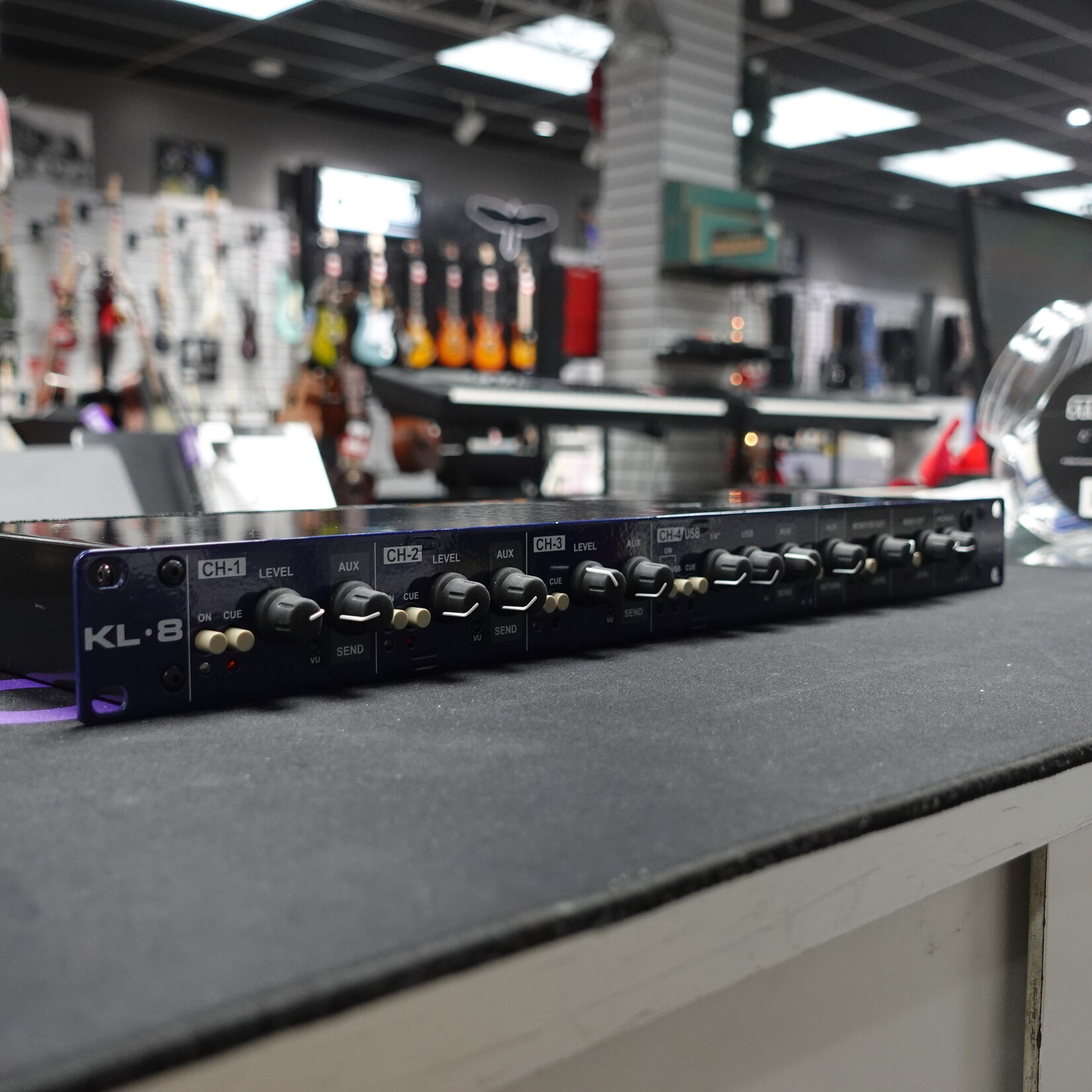 Radial Engineering KL-8 Rackmount Keyboard Mixing Station - (Used)