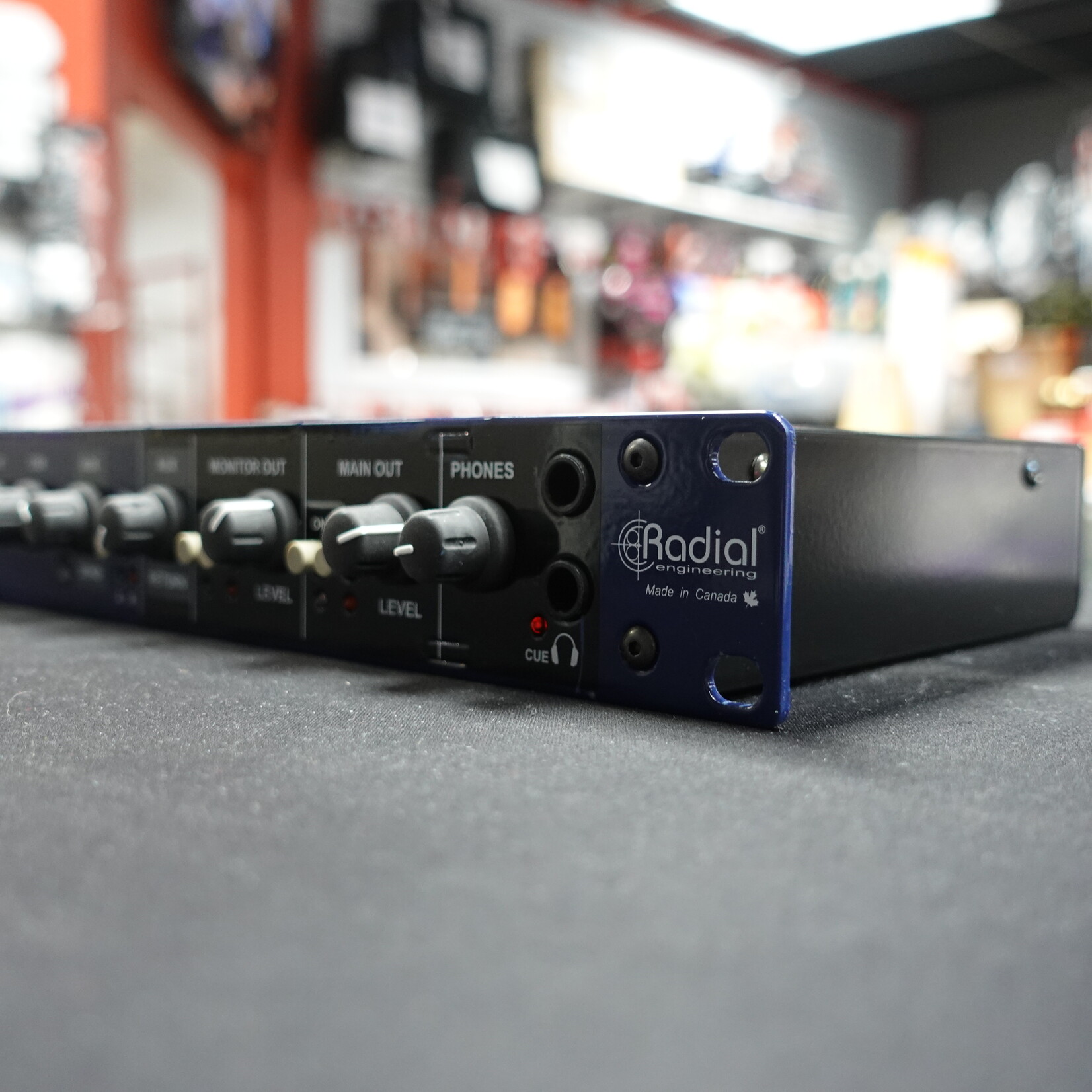 Radial Engineering KL-8 Rackmount Keyboard Mixing Station - (Used)