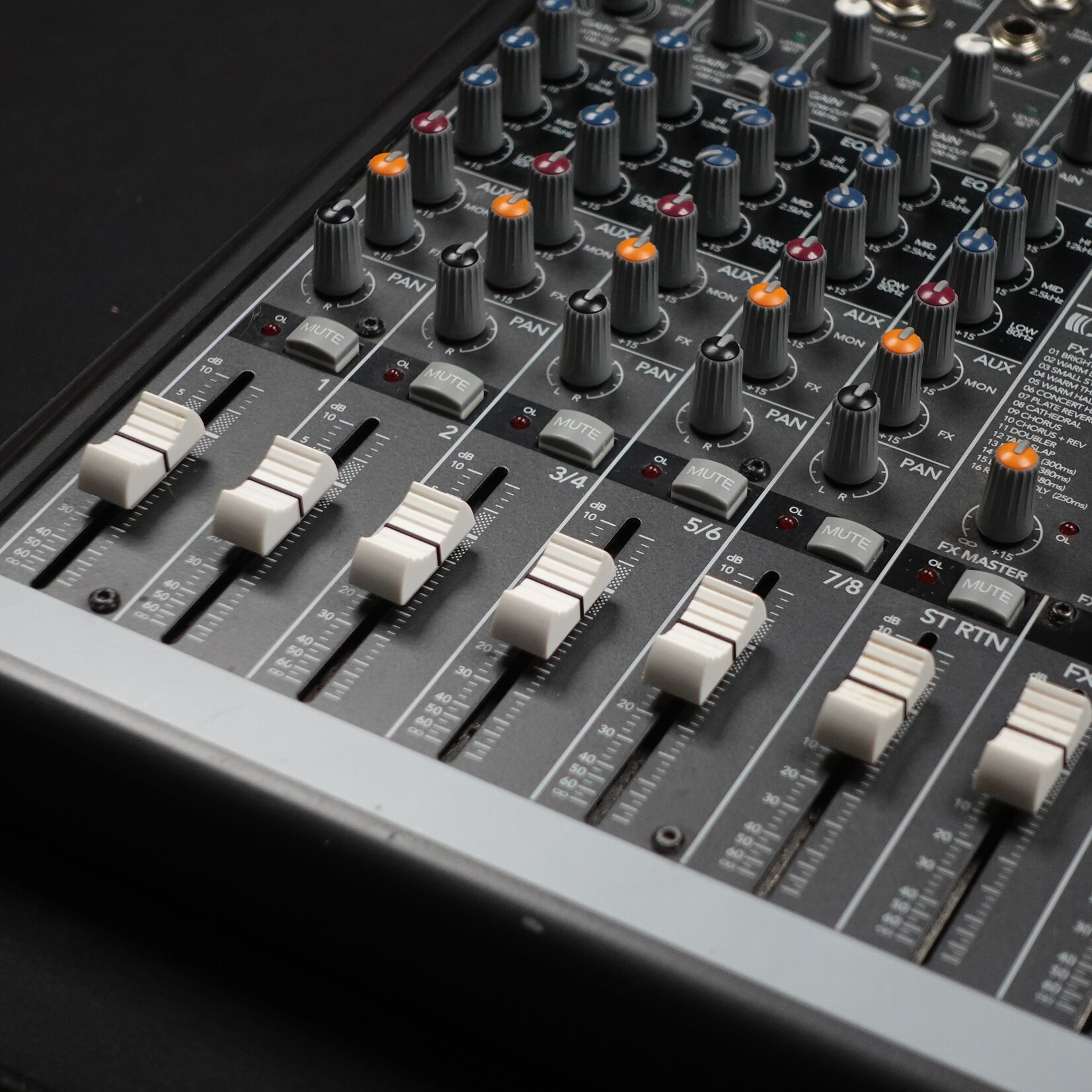 Mackie ProFX8 8 Channel Compact Mixer w/FX - (Used)