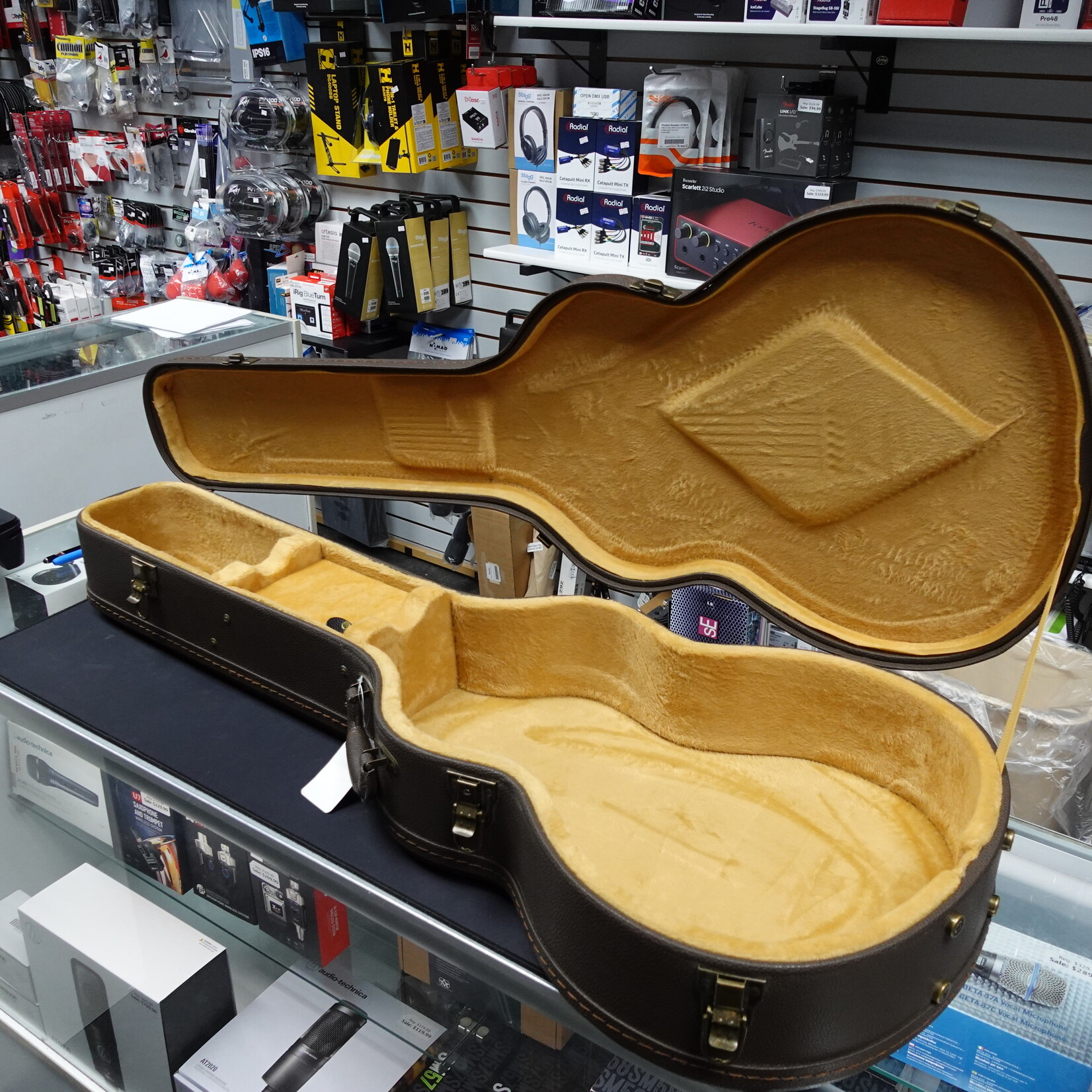 Washburn Acoustic Guitar Case - Brown (Used)