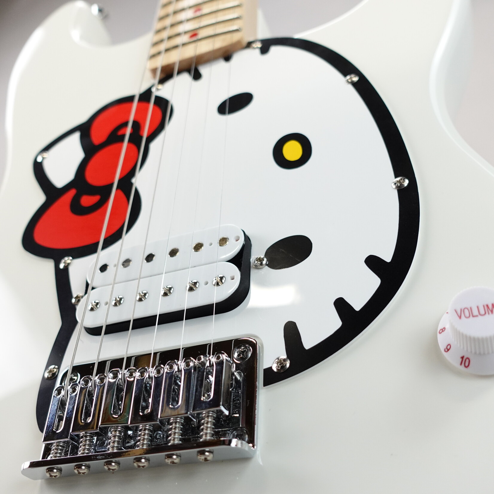 Squier Limited Edition Hello Kitty® Stratocaster w/Gig Bag, Maple Fingerboard - White (Used)