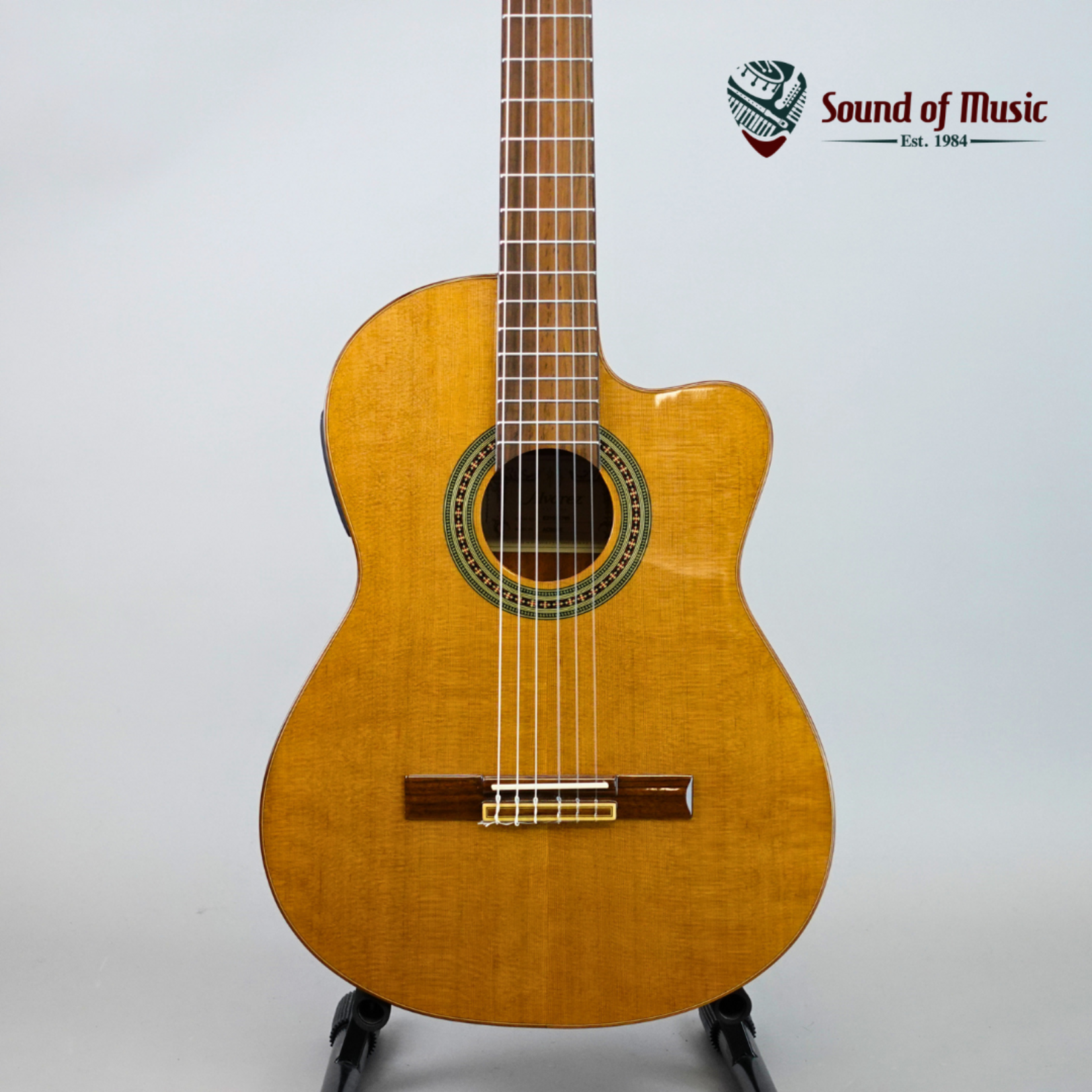 Alvarez AC65CE Artist Classical Acoustic Electric w/Cutaway EQ & Tuner (Used)