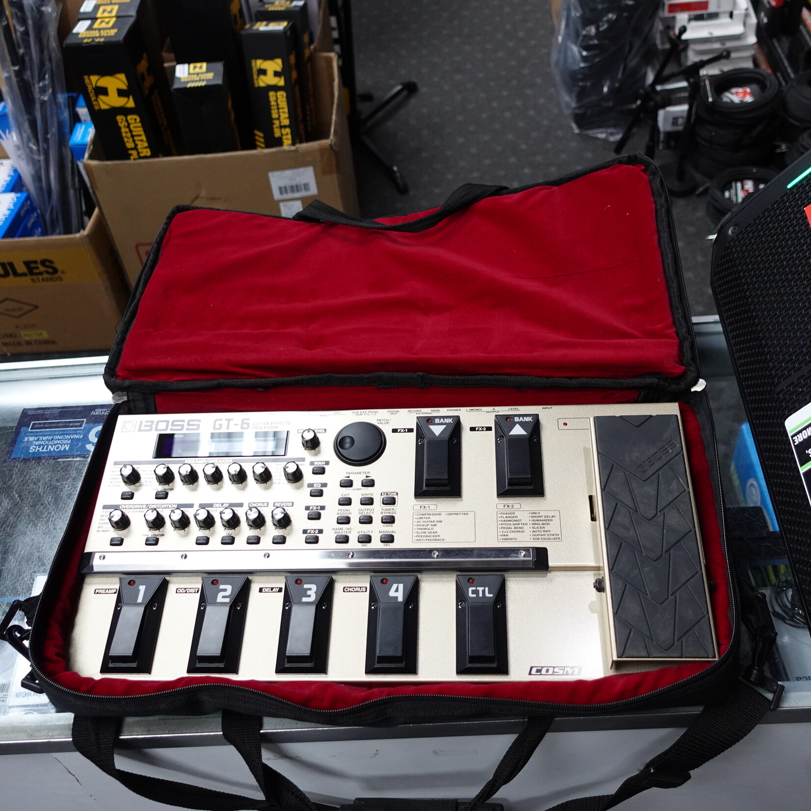 Boss GT-6 Multi Effects Pedals W/Carry Bag - (Used)