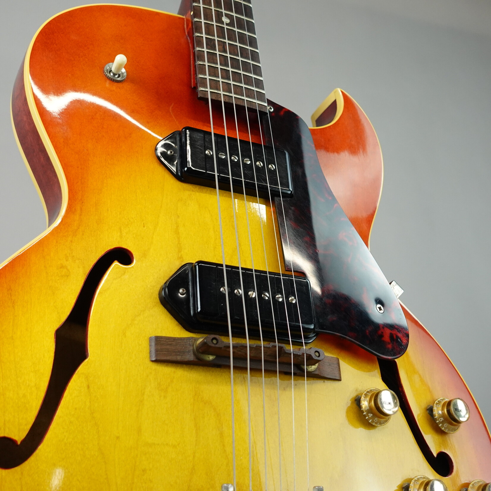Gibson (Circa 1964) ES-125 Hollowbody Guitar W/Original Case - Cherry Sunburst (Used)