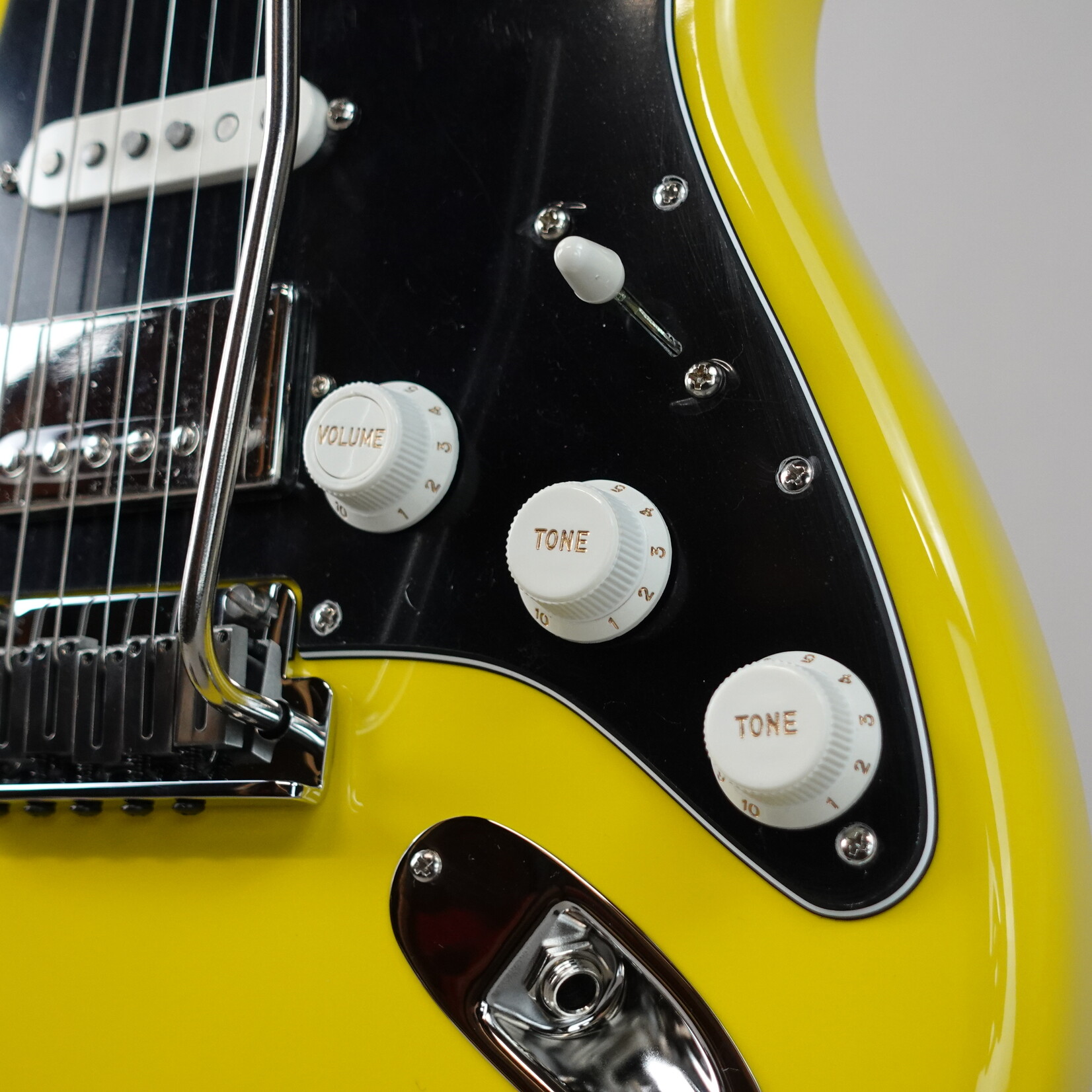 Fender Limited Edition American Ultra II Stratocaster HSS W/Case - Graffiti Yellow