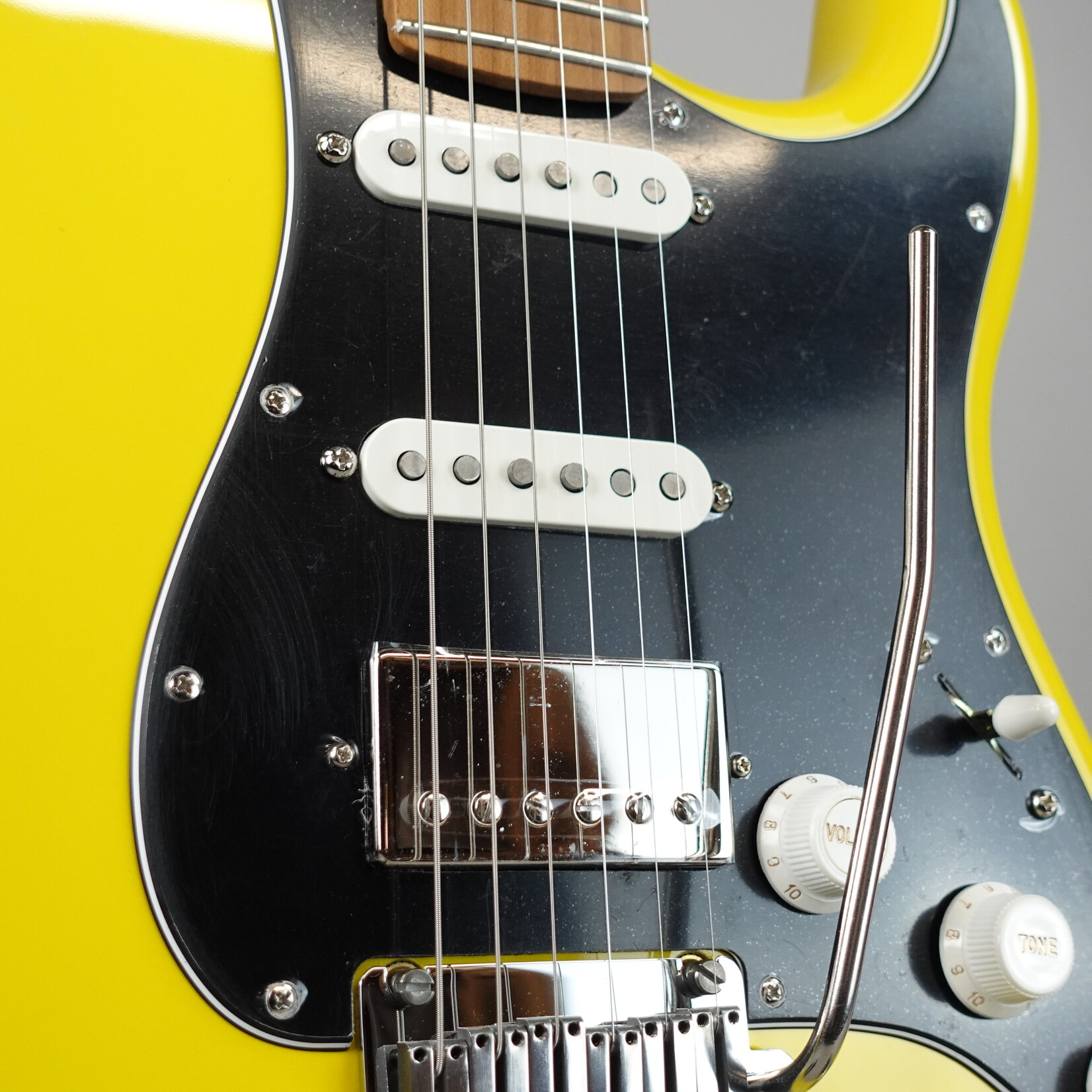 Fender Limited Edition American Ultra II Stratocaster HSS W/Case - Graffiti Yellow