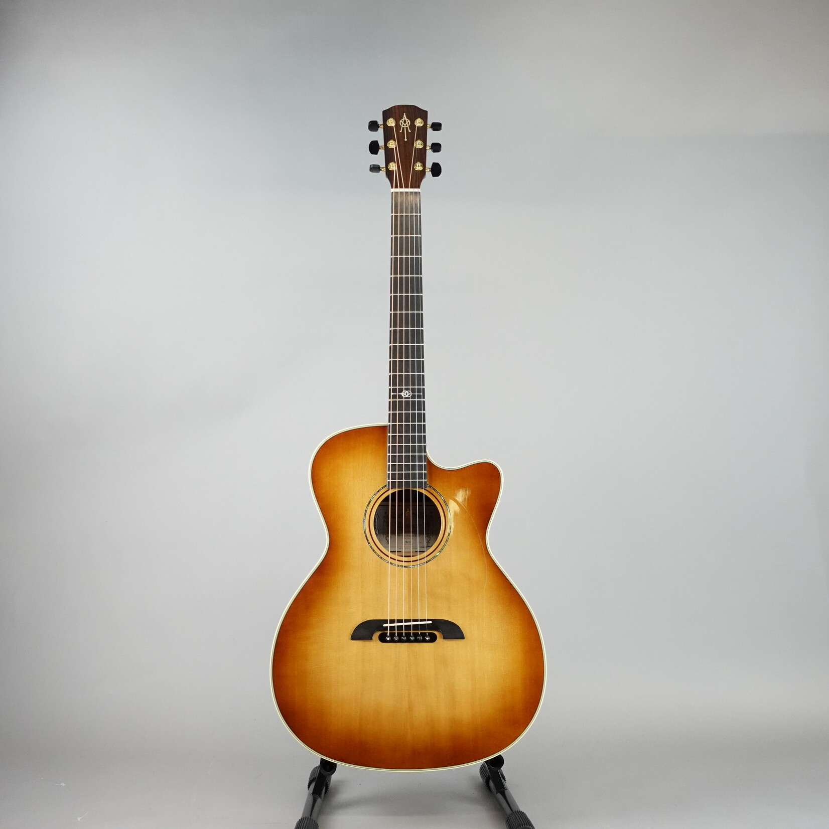 Alvarez Yairi GYM70ce Masterworks Series Acoustic-Electric Guitar W/Case - Shadowburst