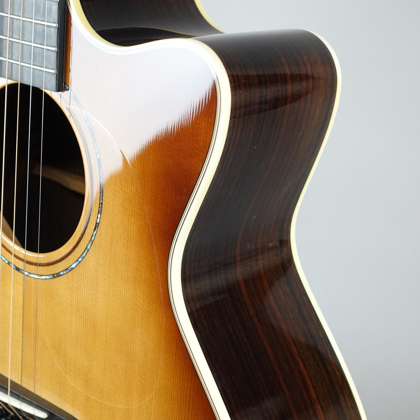 Alvarez Yairi GYM70ce Masterworks Series Acoustic-Electric Guitar W/Case - Shadowburst
