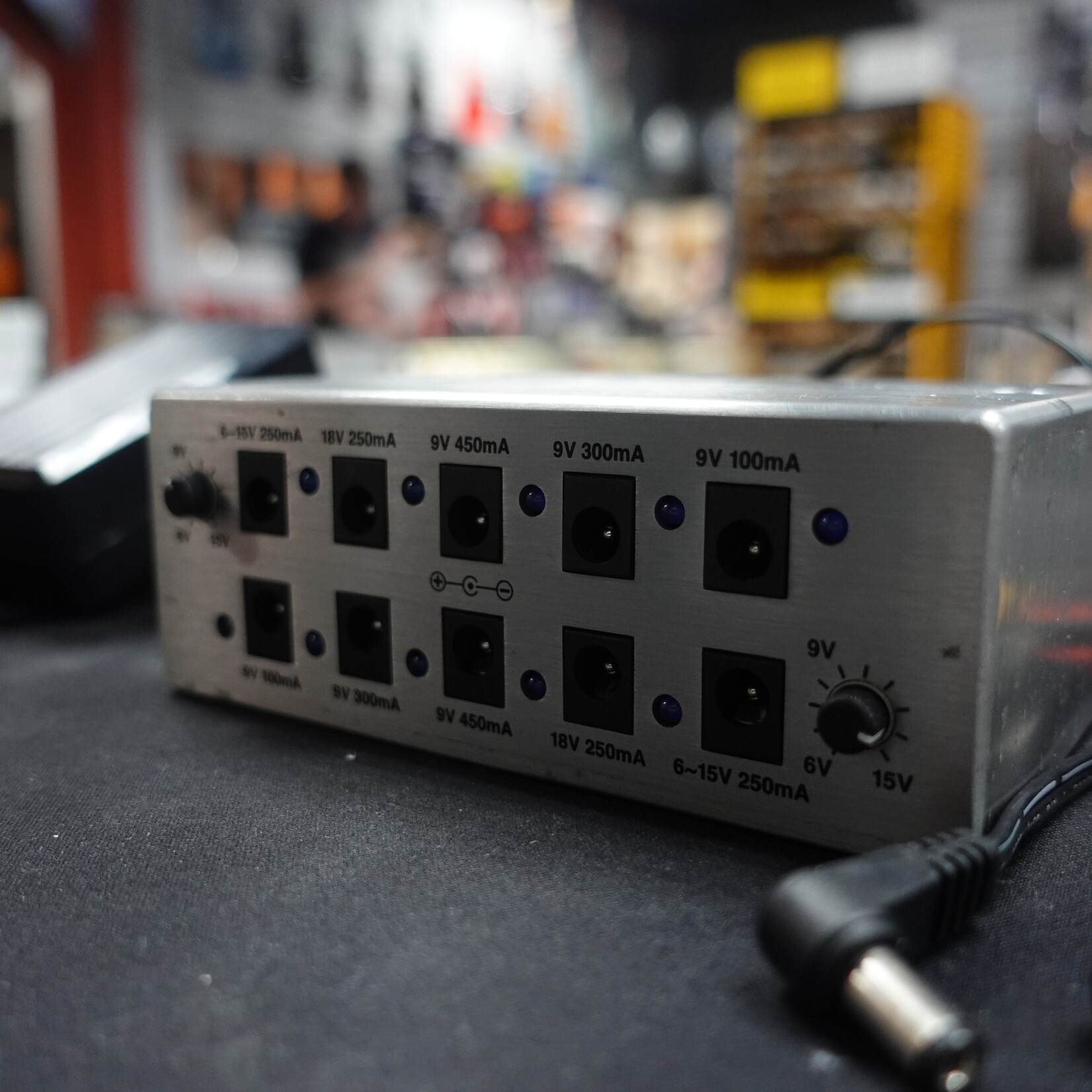 MXR Iso-Brick Pedal Power Supply - (Used)