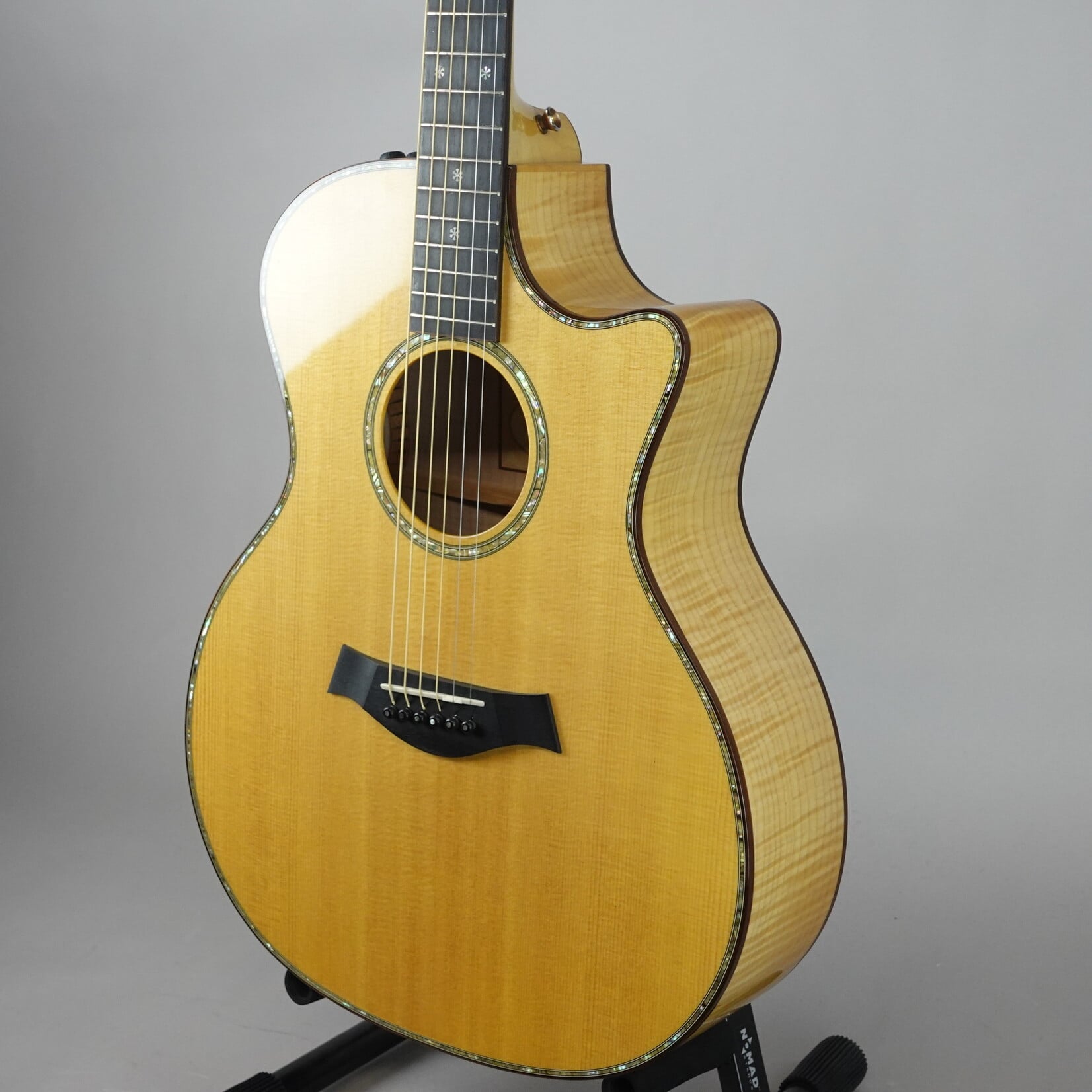 Taylor 600-SPEC Acoustic-Electric Guitar W/Case - Natural (Used)