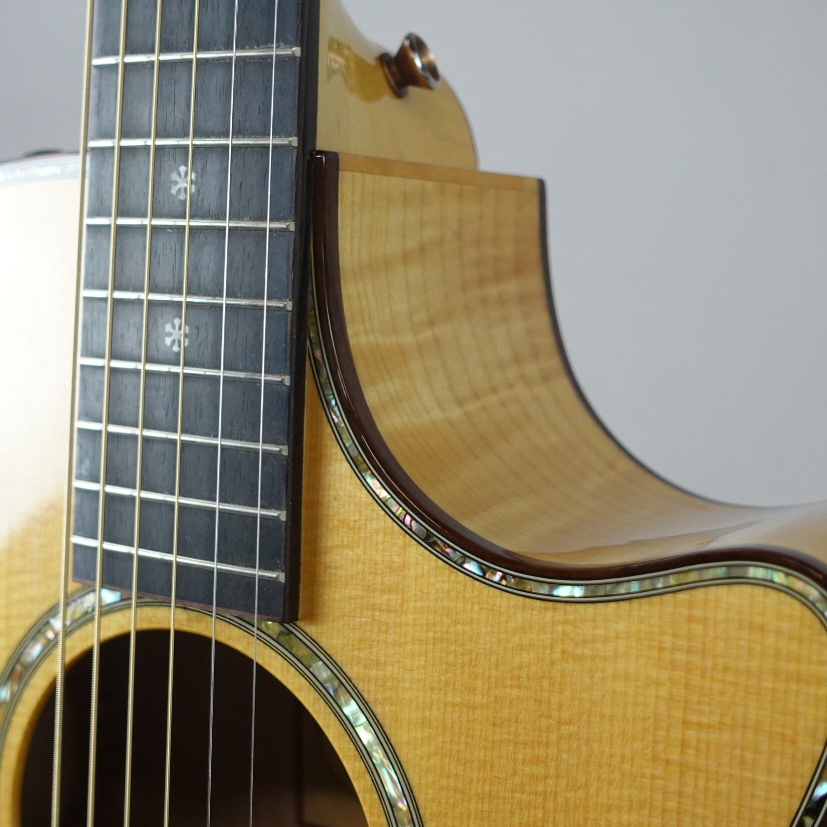 Taylor 600-SPEC Acoustic-Electric Guitar W/Case - Natural (Used)