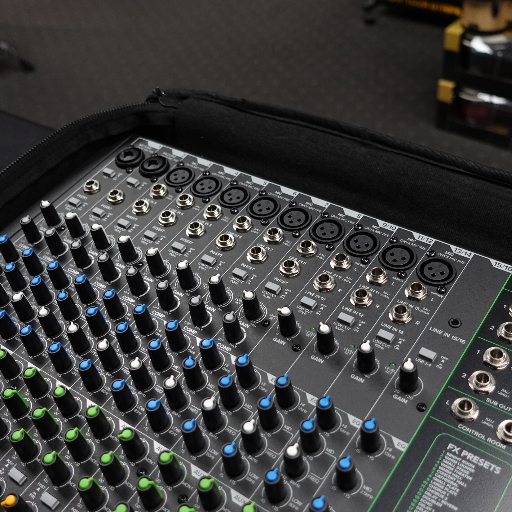 Mackie ProFX16v3 16 Channel Mixer W/Carry Bag - (Used)